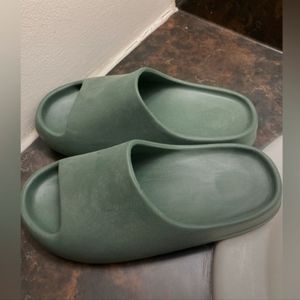 Slides - unisex - similar to Yeezy